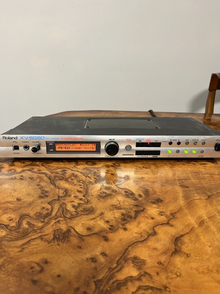 Roland XV-5050 módulo de sonido rack 1U de segunda mano · Foto 1 de 4 · Huesca · 175 €