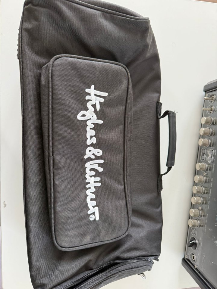 Hughes & Kettner Grandmeister Deluxe 40 + pantalla a juego.