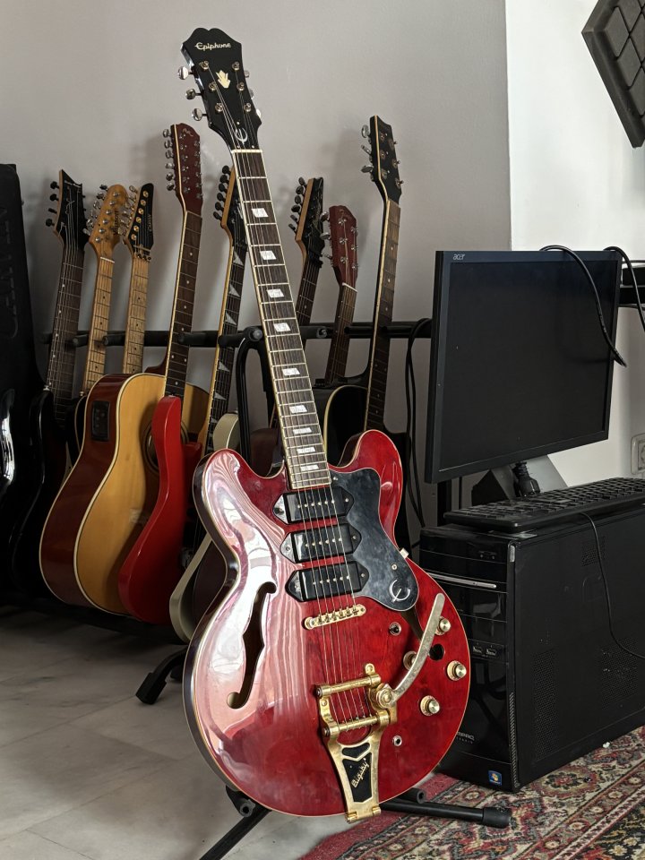 Cambio Epiphone Riviera P93 del 2012 de segunda mano · Foto 3 de 3 · Cádiz · 750 €