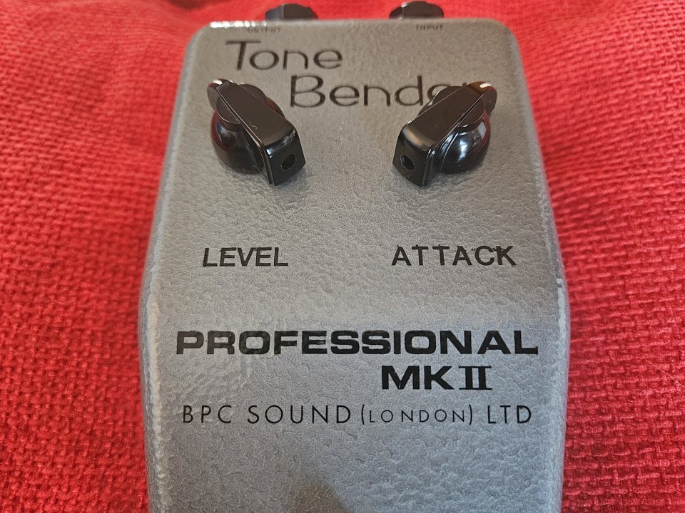 BPC Tone Bender MK II Professional Fuzz Pedal de segunda mano · Foto 3 de 10 · Alicante · 220 €