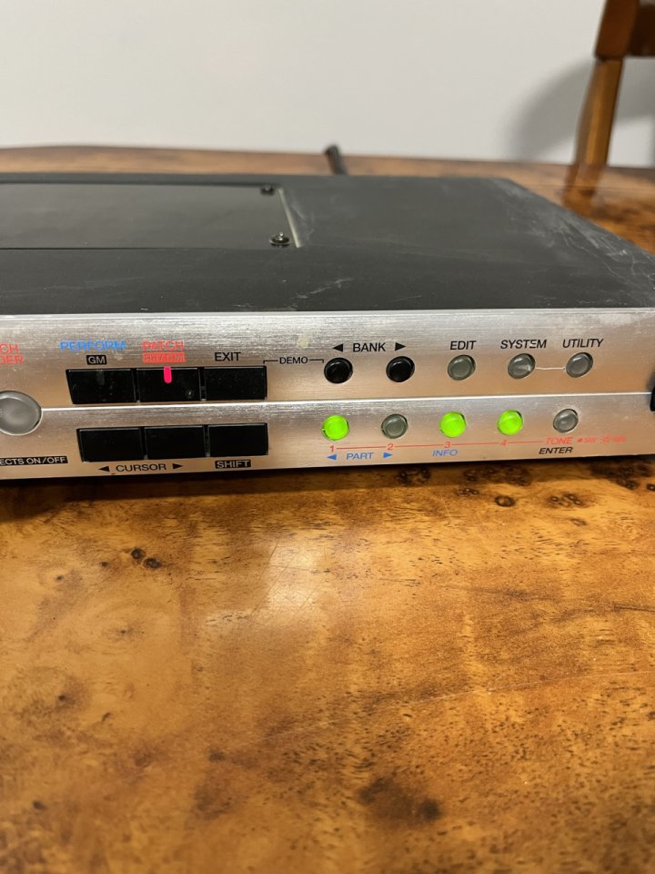 Roland XV-5050 módulo de sonido rack 1U de segunda mano · Foto 3 de 4 · Huesca · 175 €