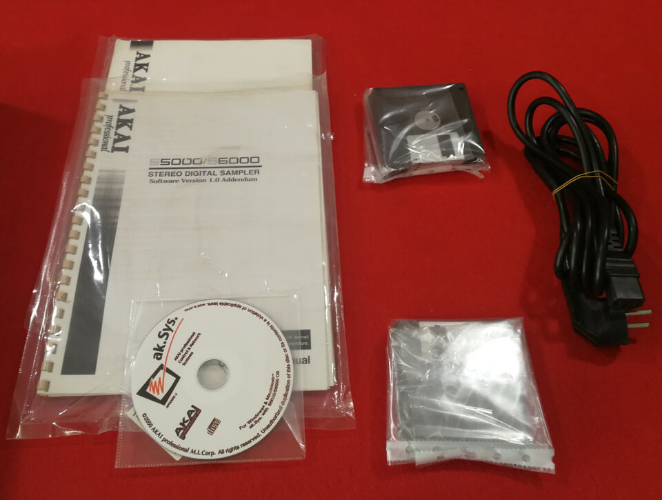 Akai S5000 MIDI Stereo Digital Sampler