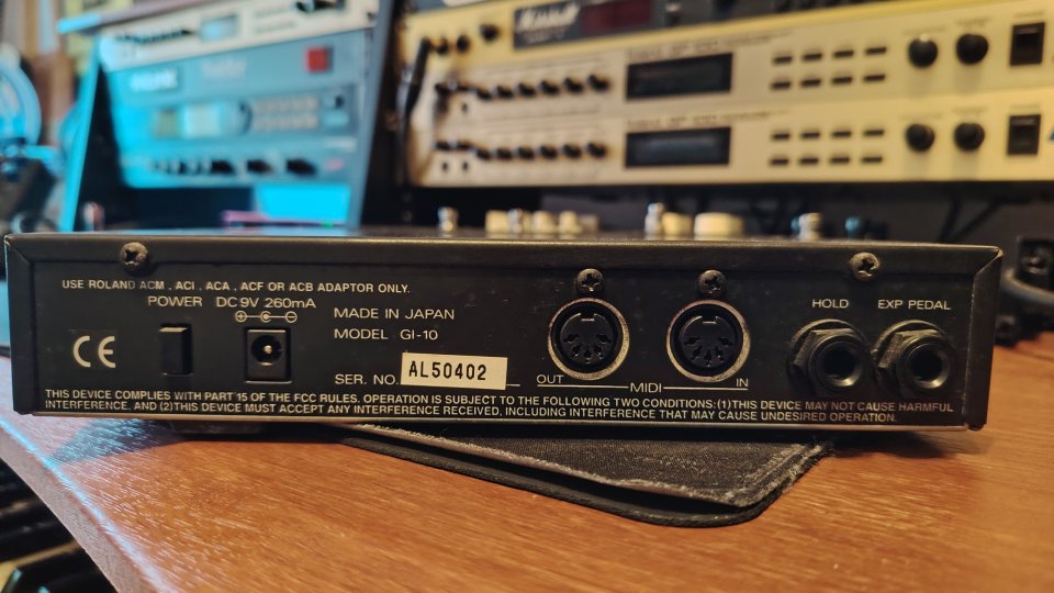 Roland GI-10 Interface MIDI y Pastilla Roland GK-2A