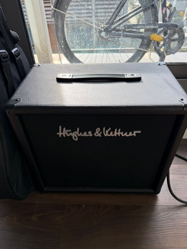 Hughes & Kettner Grandmeister Deluxe 40 + pantalla a juego.