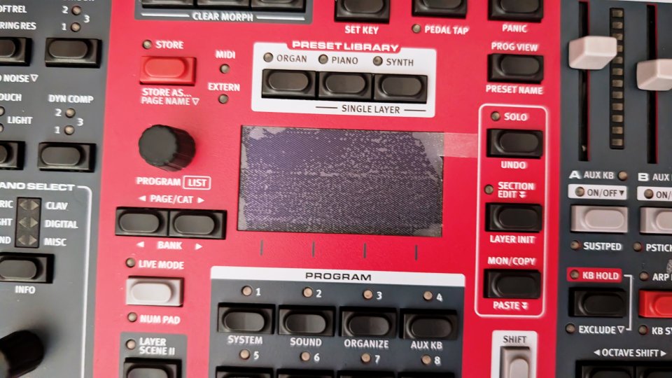 Nord Stage  4 Compact y Funda con ruedas