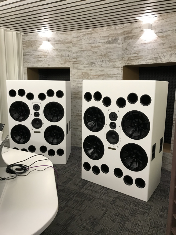 Monitores Quested HM415