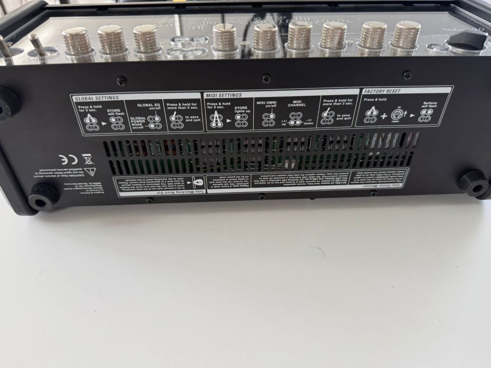 Hughes & Kettner Grandmeister Deluxe 40 + pantalla a juego.