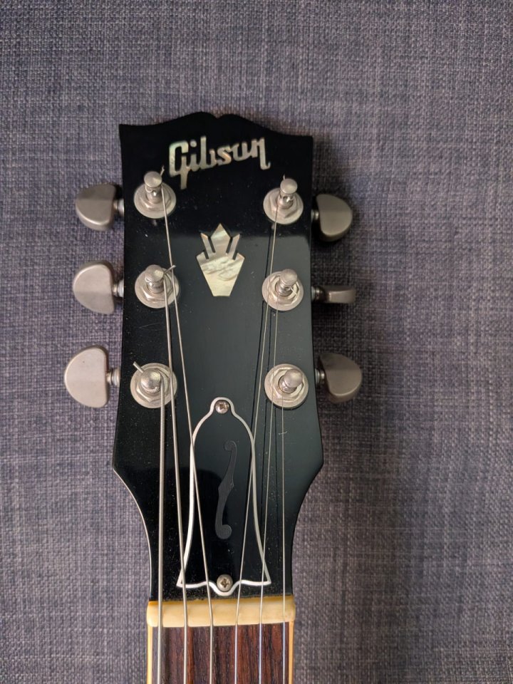 Gibson ES-335 Traditional, Antique Faded Cherry de segunda mano · Foto 4 de 9 · Barcelona · 2300 €