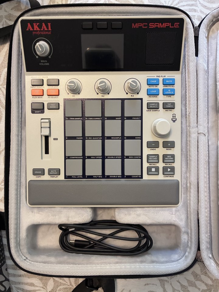 Akai Professional MPC Sample Sampler Portátil de segunda mano · Foto 4 de 6 · Madrid · 315 €