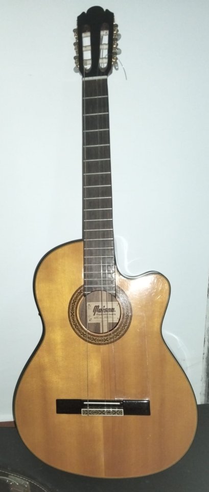 Guitarra Clásica Cutaway Amplificada de segunda mano · Foto 1 de 10 · Asturias · 350 €