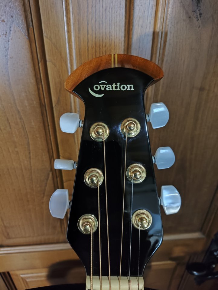 Ovation C2079AX-1 Custom Legend más estuche
