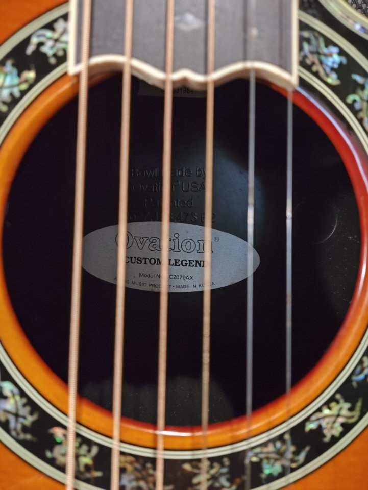 Ovation C2079AX-1 Custom Legend más estuche