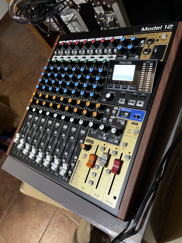 Tascam model 12 como nueva