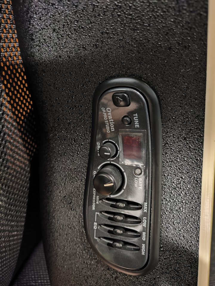 Ovation C2079AX-1 Custom Legend más estuche