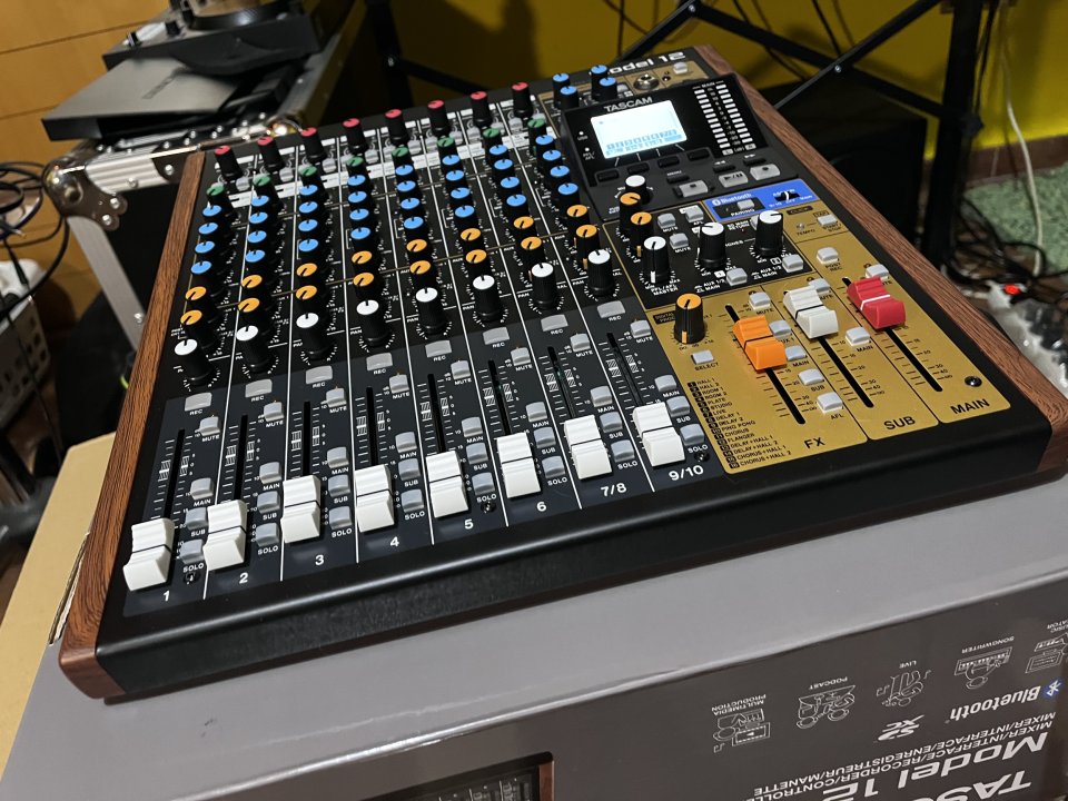 Tascam model 12 como nueva