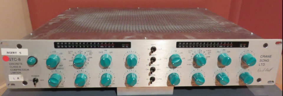 Varios equipos de estudio, audio y vídeo. de segunda mano · Foto 1 de 10 · Madrid · 10 €