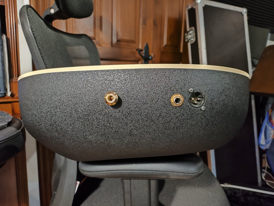 Ovation C2079AX-1 Custom Legend más estuche