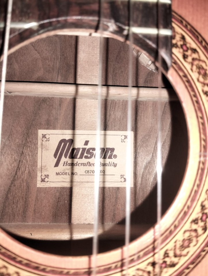 Guitarra Clásica Cutaway Amplificada de segunda mano · Foto 9 de 10 · Asturias · 350 €