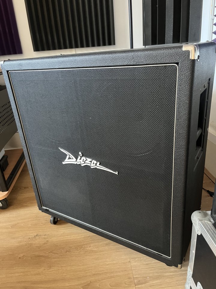 Pantalla Diezel Frontloaded 4x12 V30 de segunda mano · Foto 3 de 3 · Toledo · 750 €