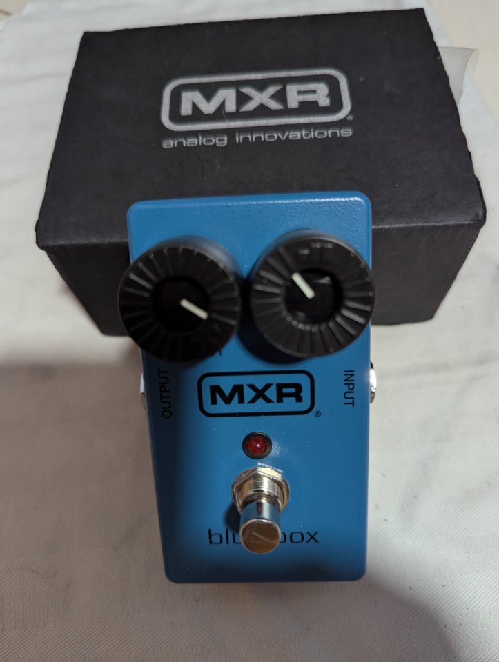 MXR blue box como nuevo con si caja