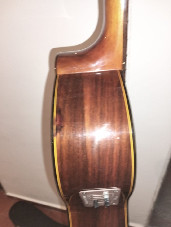 Guitarra Clásica Cutaway Amplificada de segunda mano · Foto 4 de 10 · Asturias · 350 €
