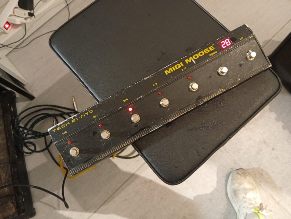 Midi tech 21 de segunda mano · Foto 1 de 3 · Sevilla · 35 €