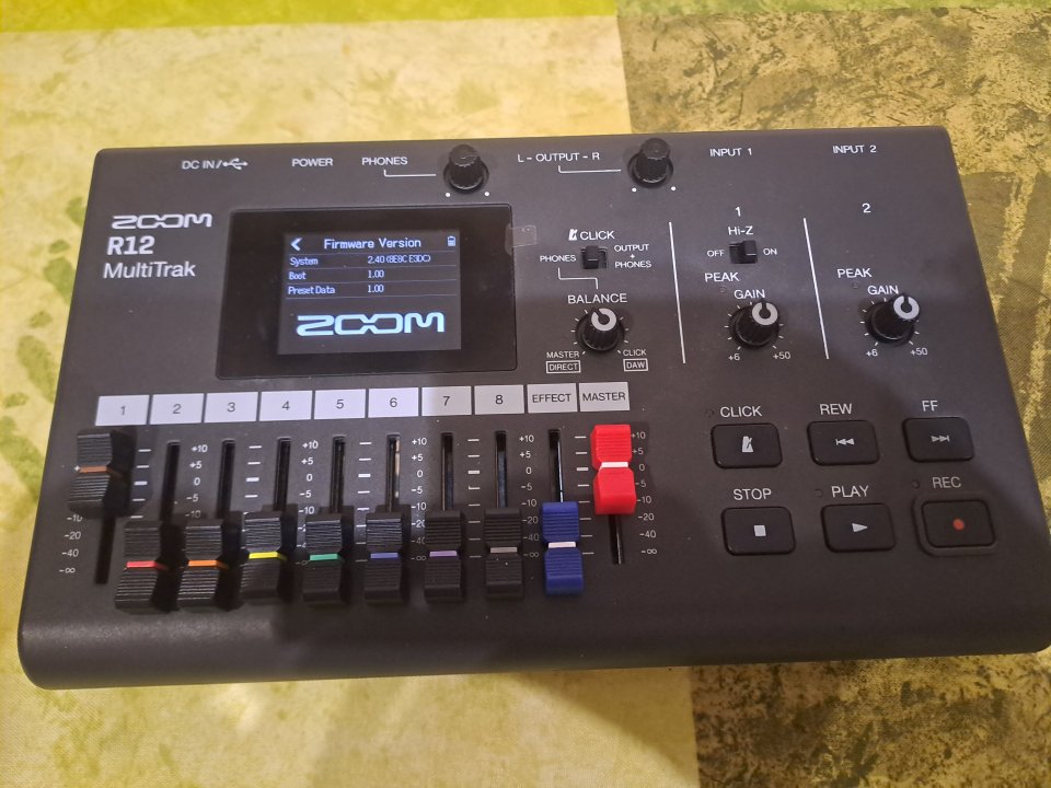 Multipistas Zoom R12 de segunda mano · Foto 2 de 5 · Madrid · 190 €