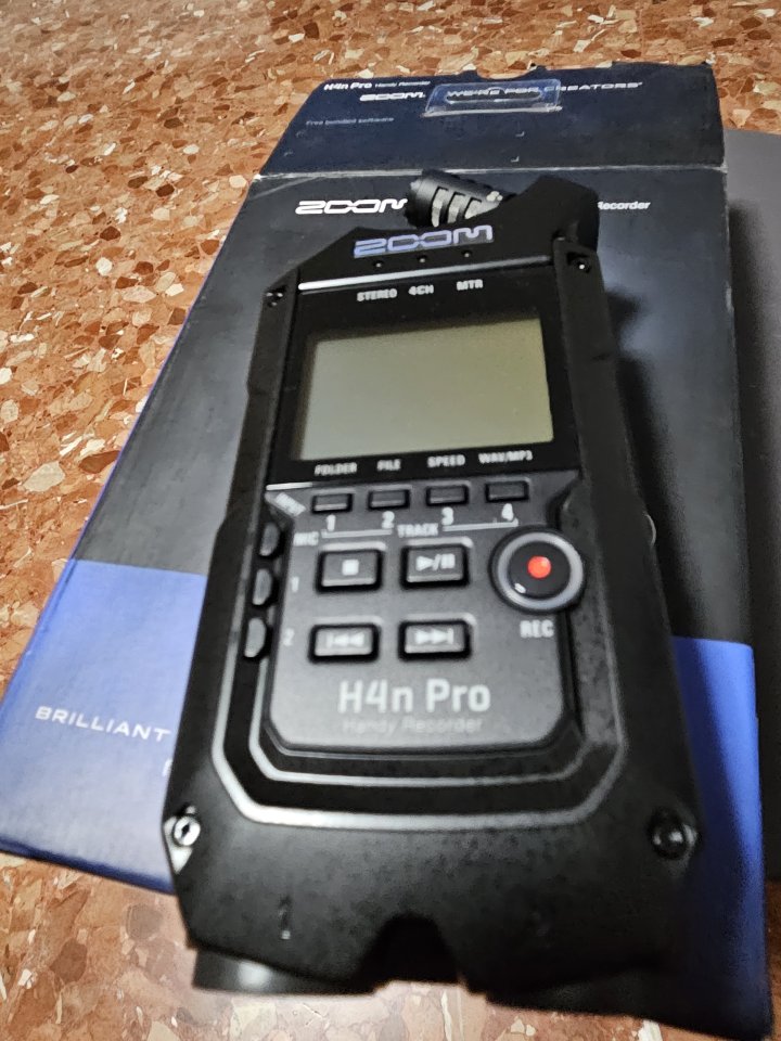Grabador multipistas zoom h4n pro como de tienda