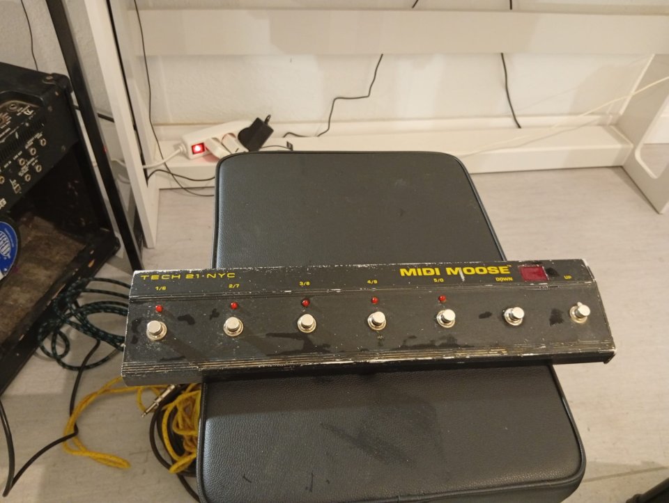 Midi tech 21 de segunda mano · Foto 3 de 3 · Sevilla · 35 €