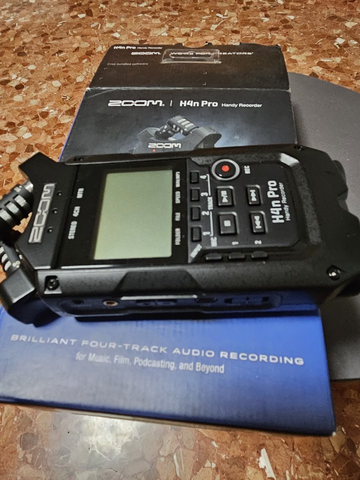 Grabador multipistas zoom h4n pro como de tienda