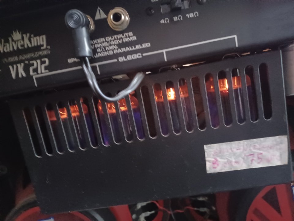 Peavey Valveking 212 + Eminence The Governor de segunda mano · Foto 4 de 9 · Sevilla · 300 €