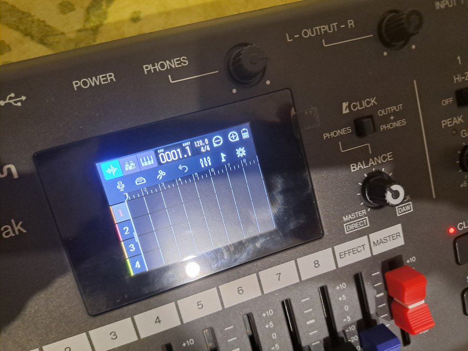 Multipistas Zoom R12 de segunda mano · Foto 4 de 5 · Madrid · 190 €