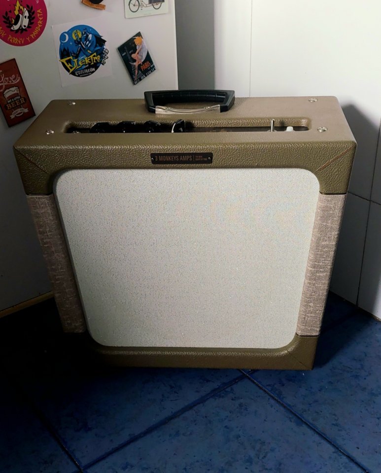 3 Monkeys Organ Grinder