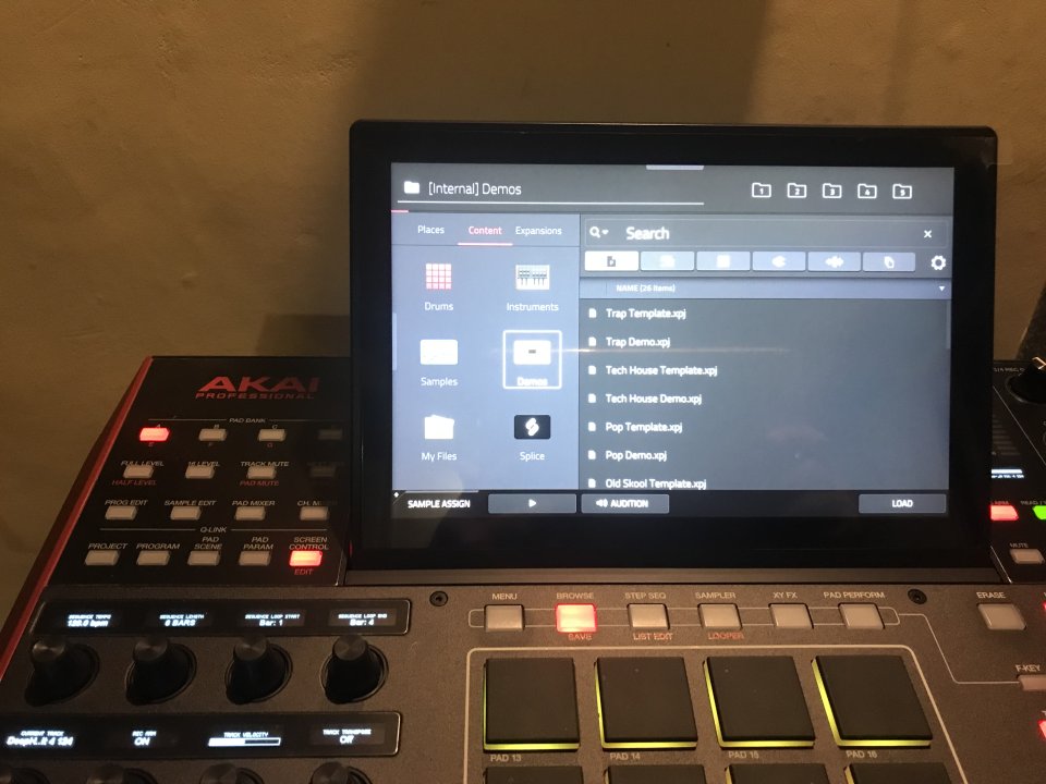 Akai mpcx.  Como nuevo (regalo 15 expansiones)