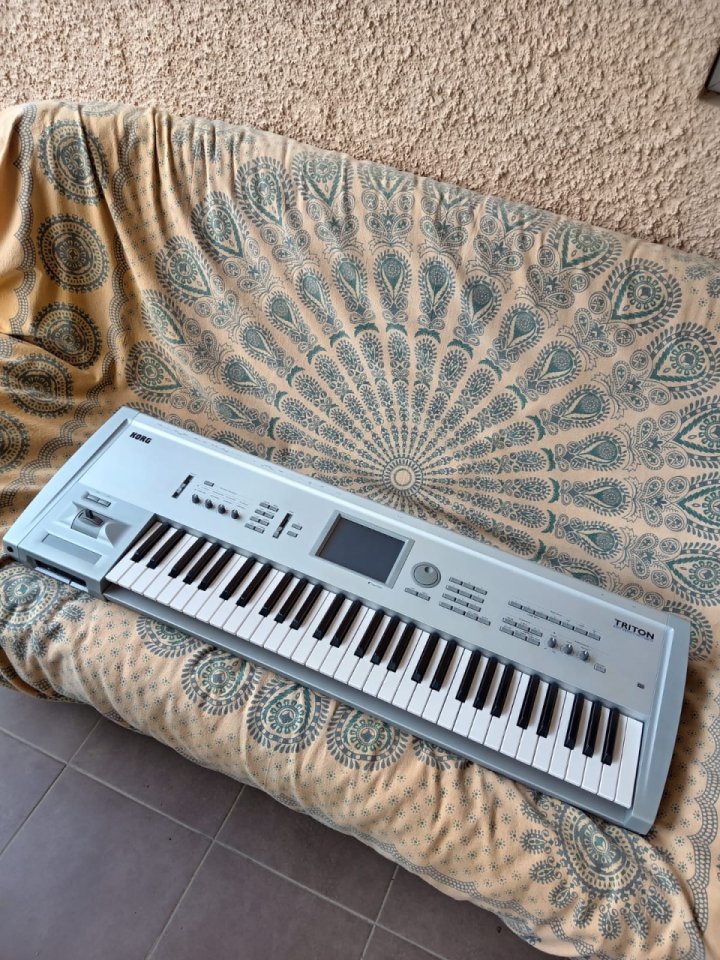 Korg Triton