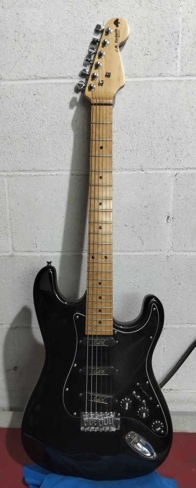 Guitarra Eléctrica Stratocaster BRIAN MAY de segunda mano · Foto 1 de 10 · Asturias · 700 €