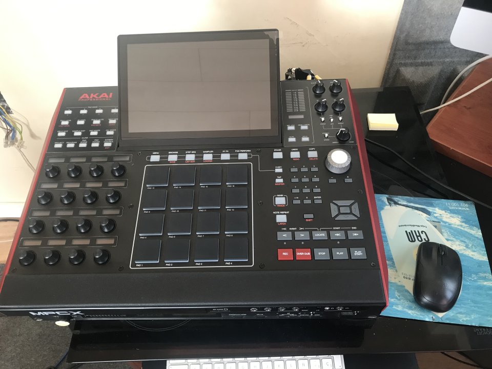 Akai mpcx.  Como nuevo (regalo 15 expansiones)