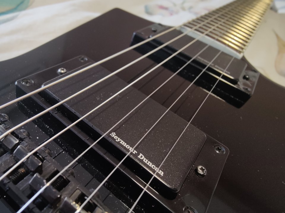 ESP LTD EX-200 con Seymour Duncan Blackouts AHB-1