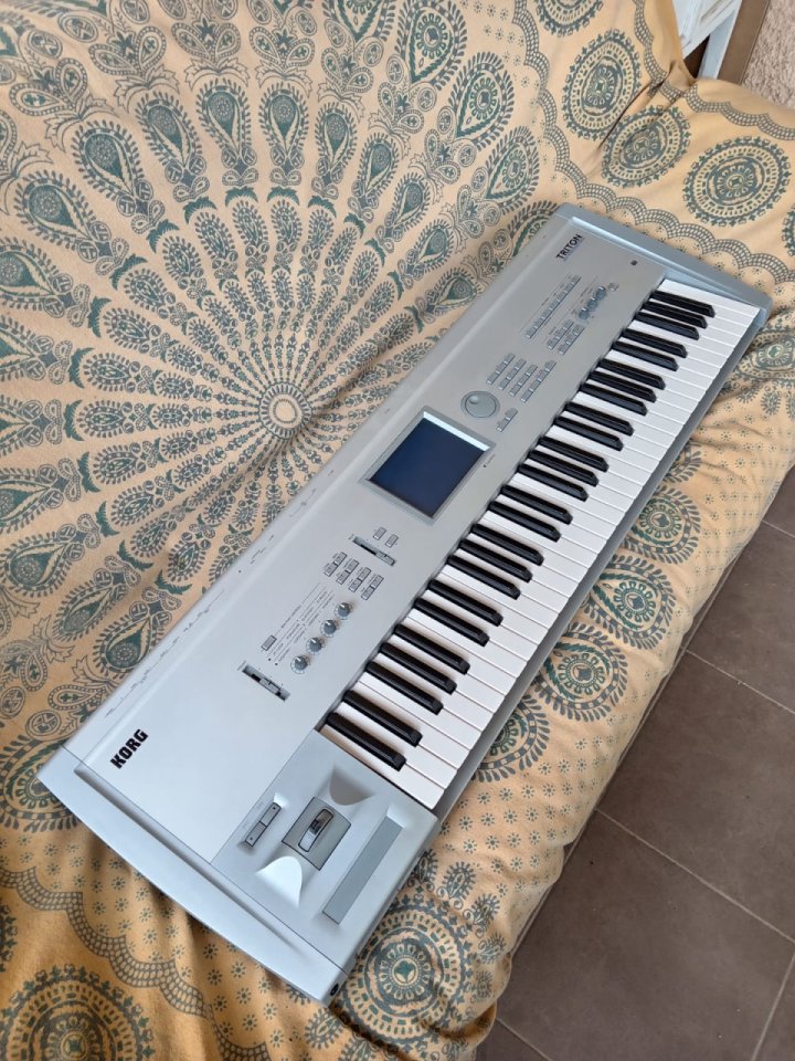 Korg Triton