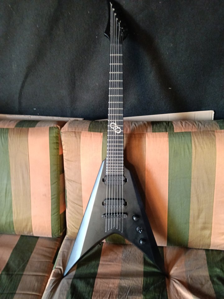 Guitarra 7 cuerdas Solar V2.7C de segunda mano · Foto 2 de 10 · Badajoz · 750 €