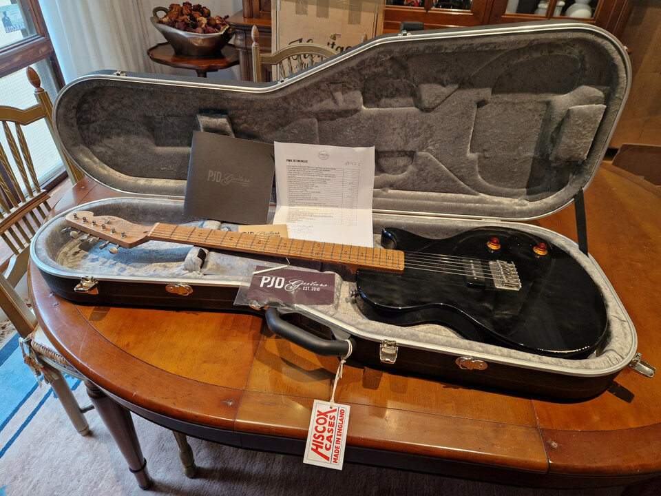 PJD Guitars Carey Apprentice 2023 - Relic Midnight Black Cracked Lacquer