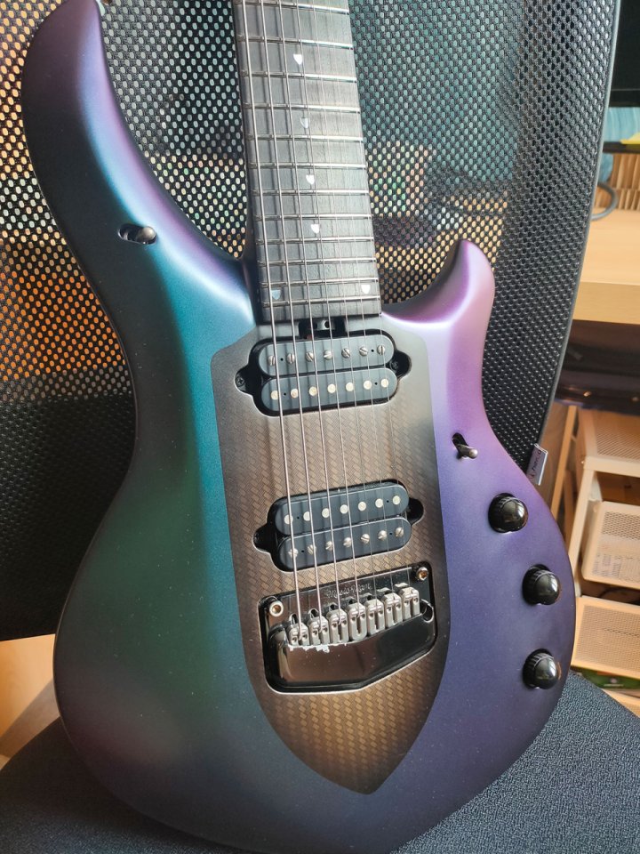 Ernie Ball Music Man Majesty 7 cuerdas Artic Dream de segunda mano · Foto 1 de 10 · Bizkaia · 2850 €