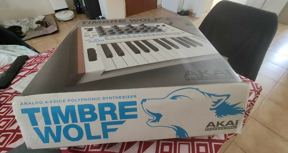 AKAI timbre wolf
