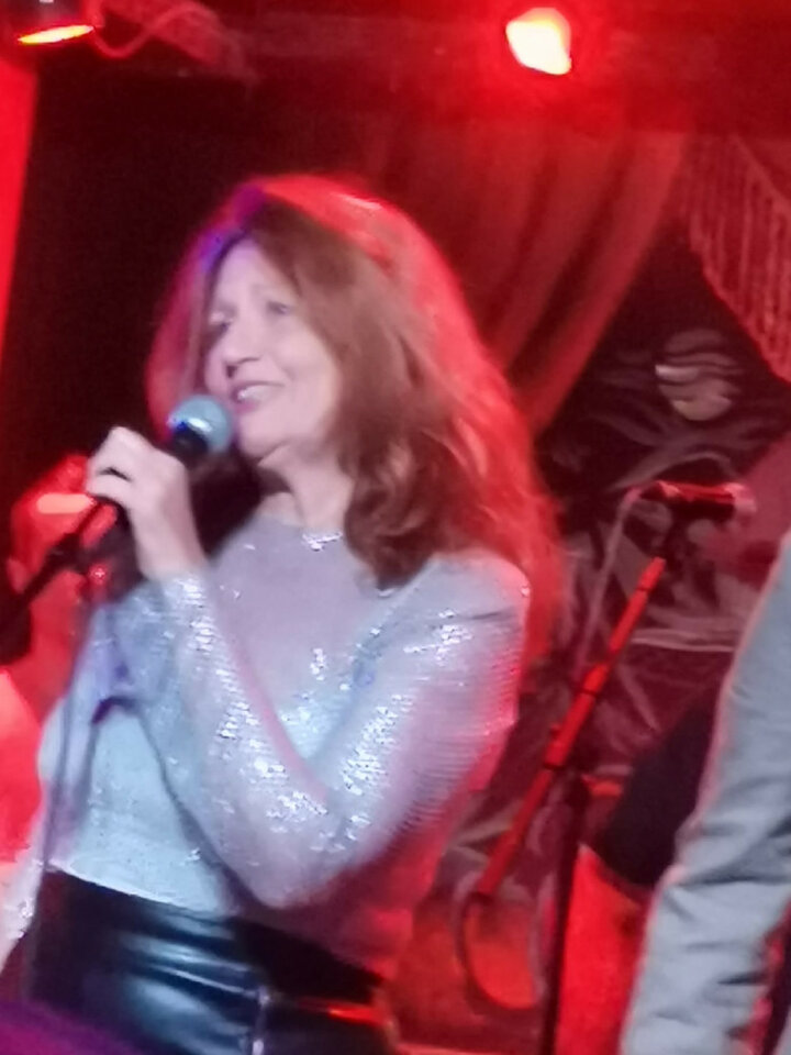 Cantante con experiencia busca músico para continuar proyecto.