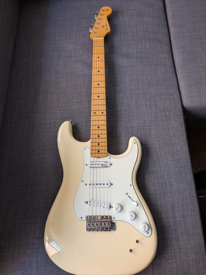 Fender Ed O'Brien Stratocaster de segunda mano · Foto 1 de 5 · Barcelona · 1000 €