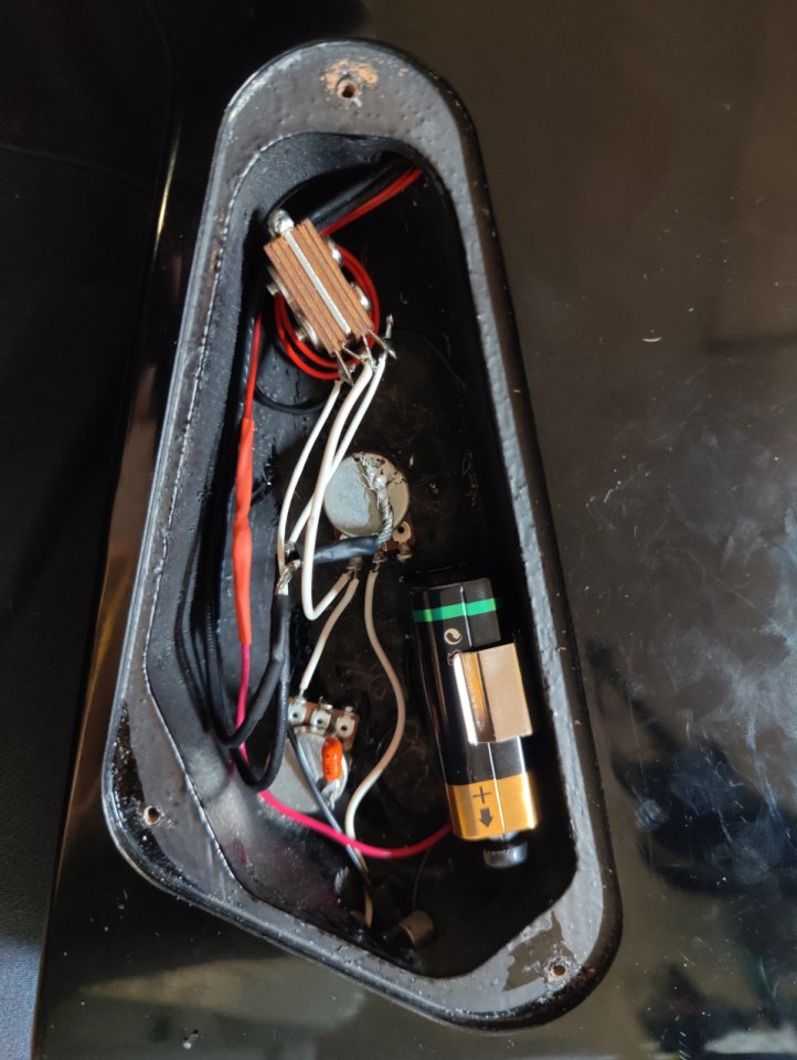 ESP LTD EX-200 con Seymour Duncan Blackouts AHB-1