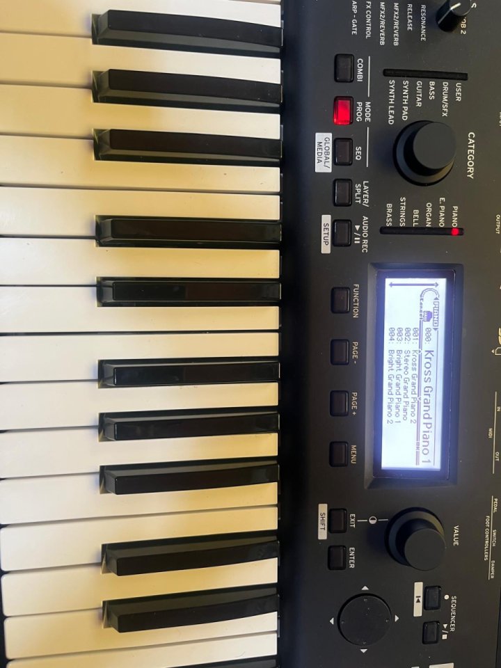 Korg Kross 2 61 Teclas + Funda de segunda mano · Foto 4 de 5 · Pontevedra · 540 €