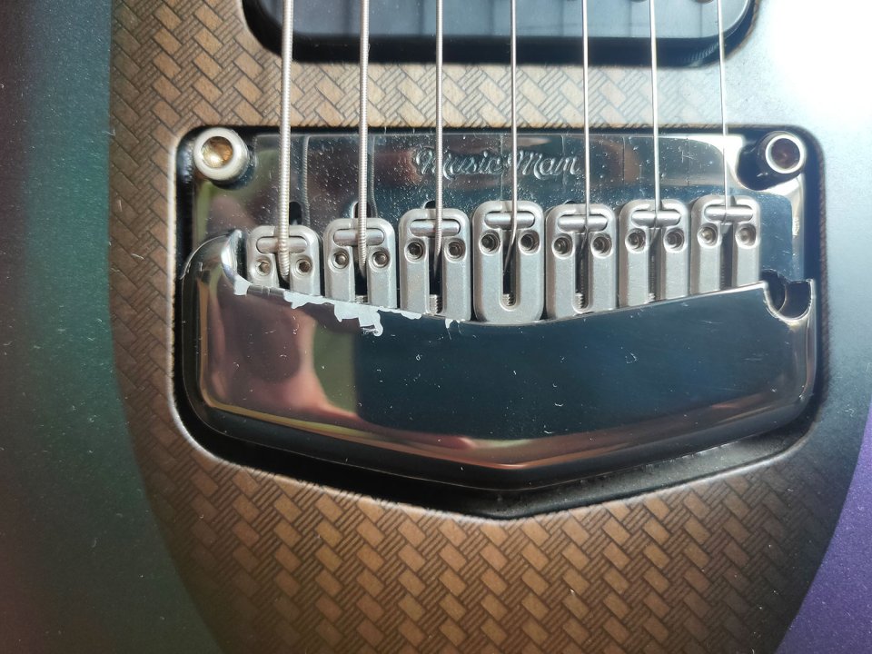 Ernie Ball Music Man Majesty 7 cuerdas Artic Dream de segunda mano · Foto 3 de 10 · Bizkaia · 2850 €