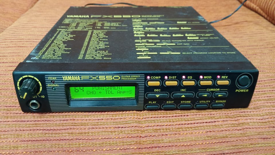 Yamaha FX 550