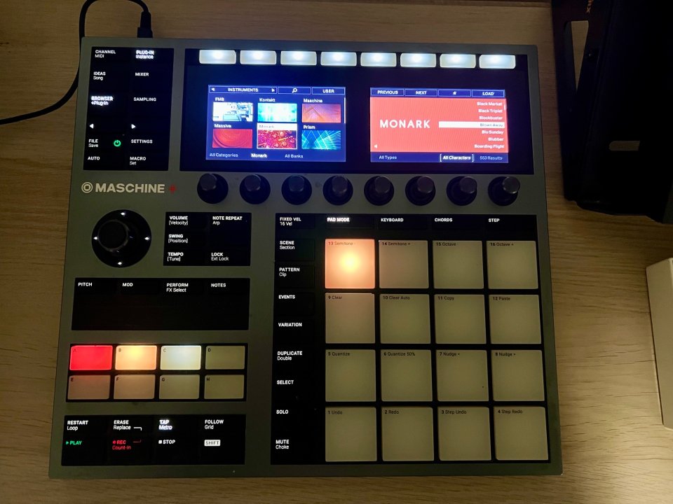 Nativa Instruments Maschine Plus